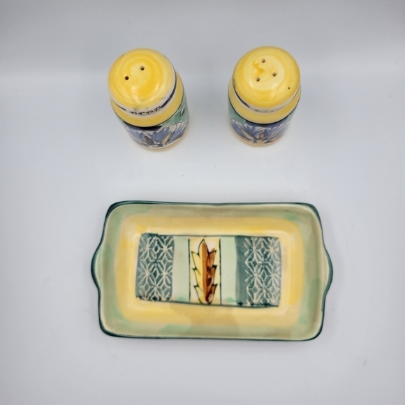 Vintage Dipinto A Mana Italian Hand Painted Salt & Pepper Shakers with Tray - Picture 2 of 7